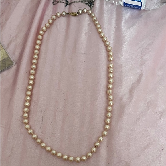 Elegant Pearl Necklace - Picture 1 of 1